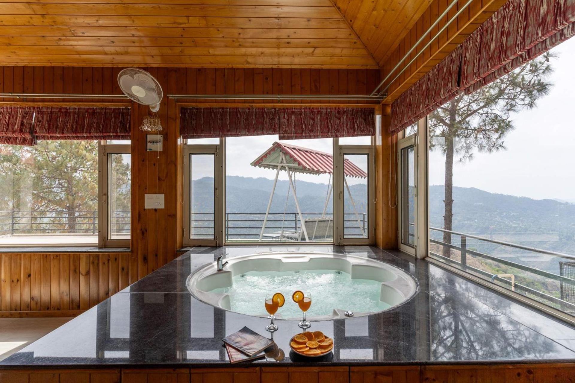 Villa Woodside Meadows By Veo - Part Of Stayvista Kasauli Buitenkant foto